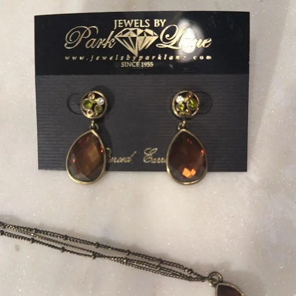 “Dublin” by Parklane Necklace and Earring Set - Picture 5 of 5